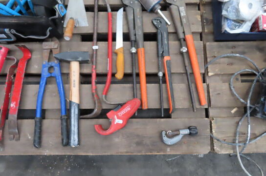 Værktøjskasse + diverse håndværktøjer 