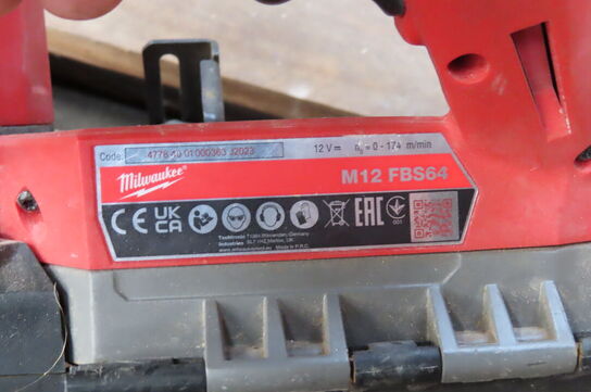 Båndsav MILWAUKEE M12 FBS64