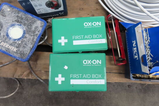 Palle med diverse ledninger, kopbor mv. 