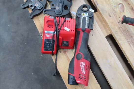 Pressemaskine MILWAUKEE M12 HPT 