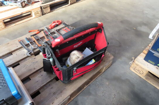 Værktøjskasse med indhold MILWAUKEE