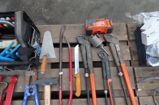 Værktøjskasse + diverse håndværktøjer 