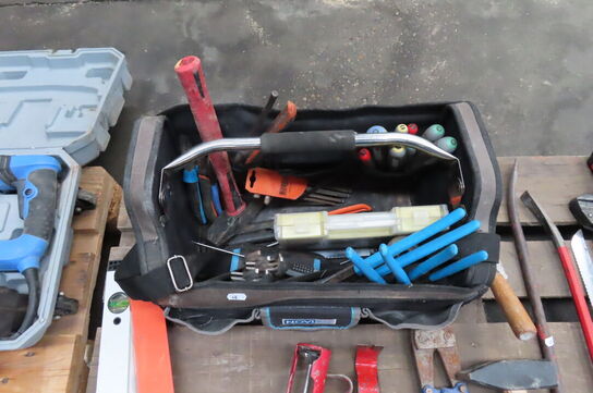 Værktøjskasse + diverse håndværktøjer 