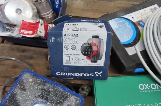 Palle med diverse ledninger, kopbor mv. 