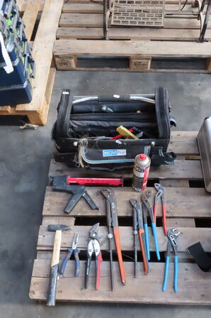 Værktøjskasse med indhold