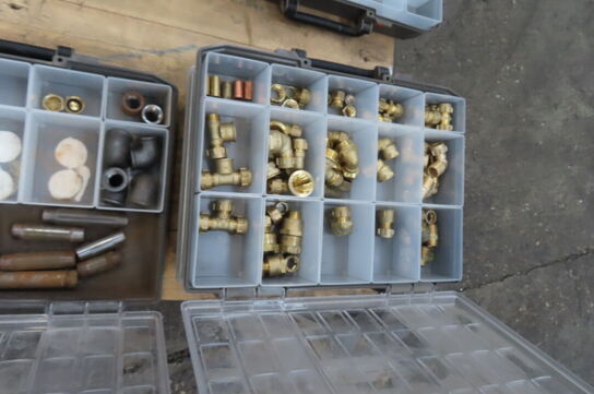 7 stk. Sortimentskasser med indhold 