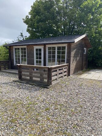 28,8 kvm. Havehus/Kolonihavehus med terrasse (læs beskrivelse)