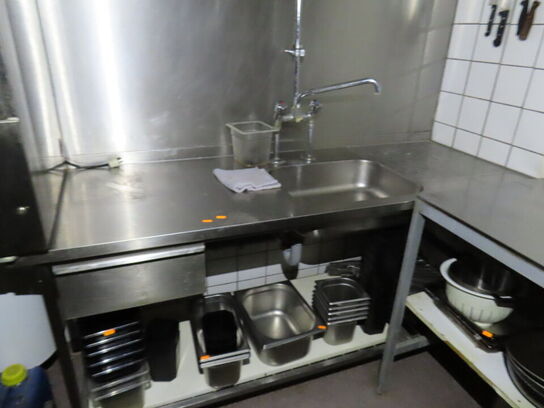 Rustfri bord med vask, uden indhold
