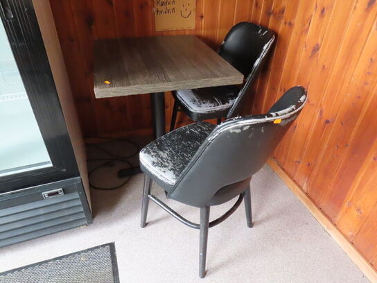 2 stk. cafeborde med 4 stole