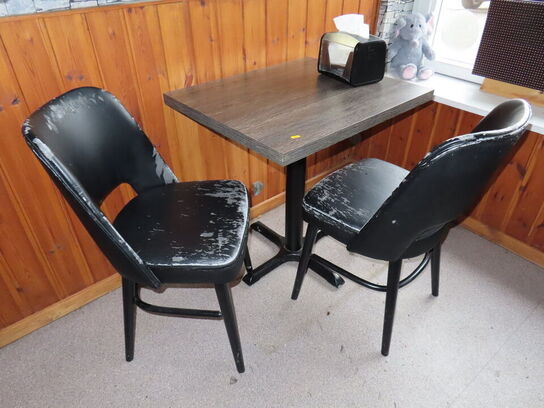 2 stk. cafeborde med 4 stole
