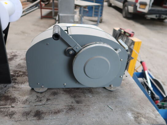 Dispensator til gummieret papirtape HADE