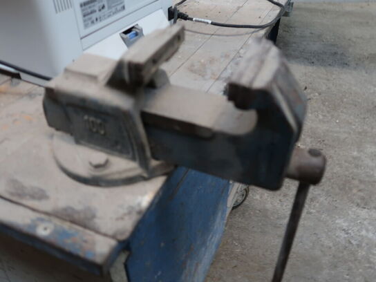 Værkstedsbord/vogn med skruestik (uden indhold)