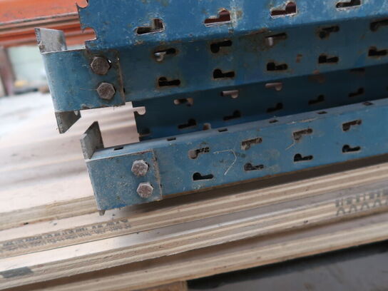 Stålreolsdele 4 gavle og 12 vanger og plader