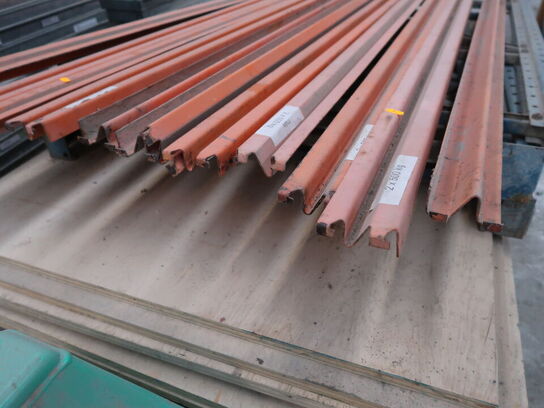 Stålreolsdele 4 gavle og 12 vanger og plader