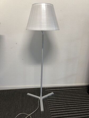 Konferencestole og belysning (MOMSFRI)