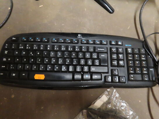 Tastatur LOGITECH og skærm ACER