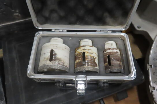 2 stk. Arbejdsbukke samt diverse hulsavsæt