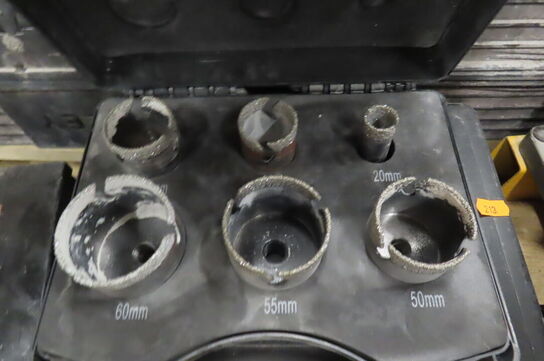 2 stk. Arbejdsbukke samt diverse hulsavsæt