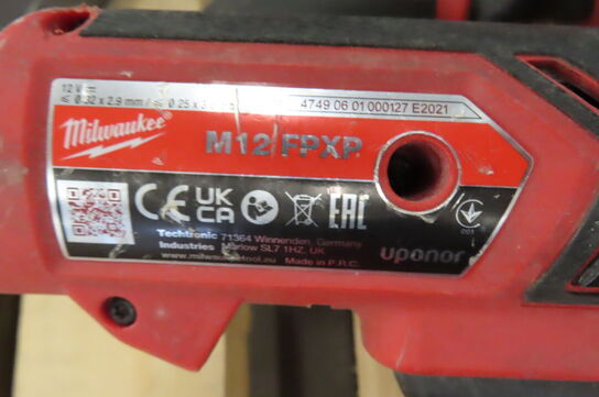 4 stk. Akku-værktøj samt arbejdslampe Milwaukee