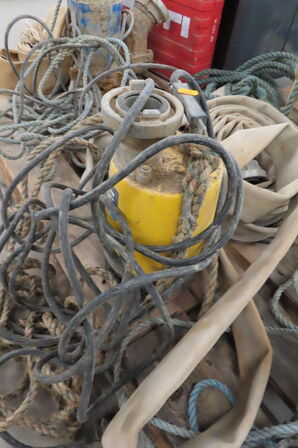 2 stk. Dykpumper samt slange