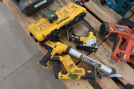 3 stk. Akku-værktøj DEWALTsamt værktøjskasse