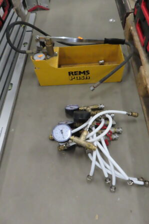 Håndtryksprøvepumpe