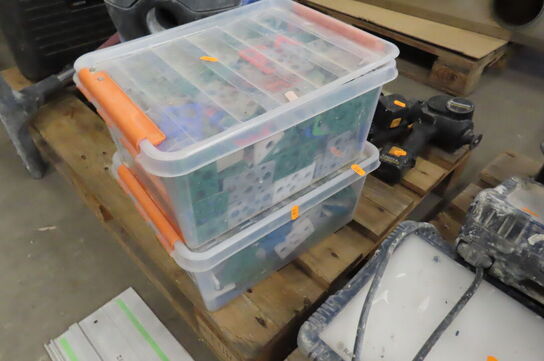 2 stk. kasser med opklodsning