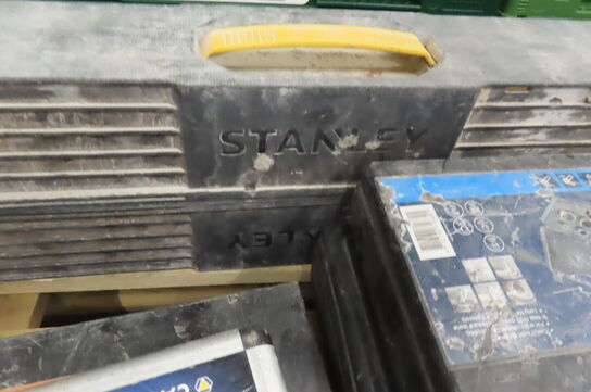 2 stk. Arbejdsbukke samt diverse hulsavsæt