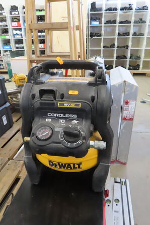 Akku-Kompressor DEWALT