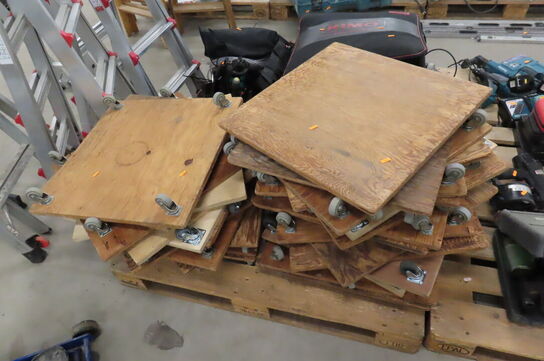 Palle med møbelhunde