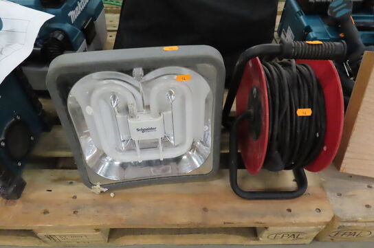 Arbejdslampe samt kabeltromle