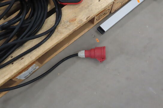 Kraftkabel samt 2 stk. kabeltromler