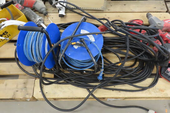 Kraftkabel samt 2 stk. kabeltromler