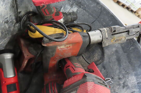 Spand med diverse Akku-Værktøj