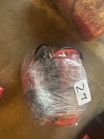 MILWAUKEE Lader + batterier