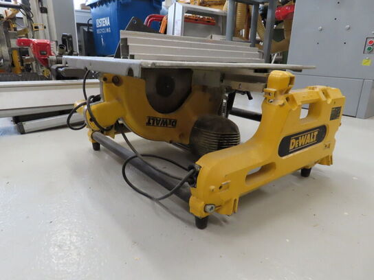 Vendbar kap-/geringssav, DEWALT DW743N