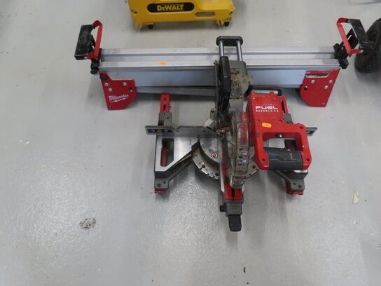 Kap-/gerringssav med arbejdsstation, MILWAUKEE