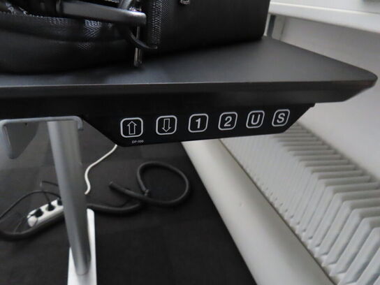 El-hæve/sænke skrivebord