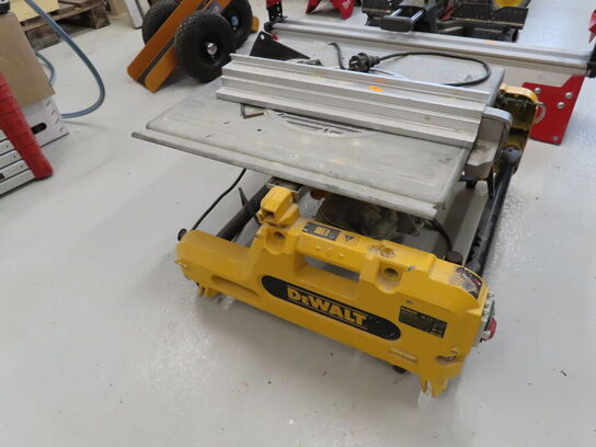 Vendbar kap-/geringssav, DEWALT DW743N