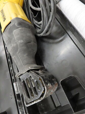 Bajonetsav, DEWALT DWE305