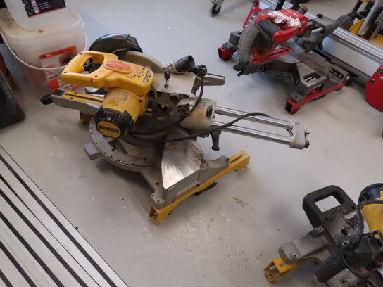 Kap-/gerringssav, DEWALT DW712N