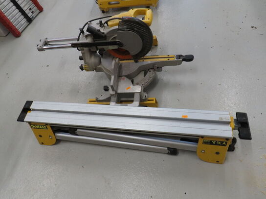 Kap-/gerringssav med arbejdsstation, DEWALT 