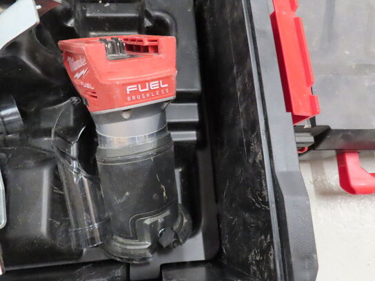 Overfræser med tilbehør i kasse, MILWAUKEE