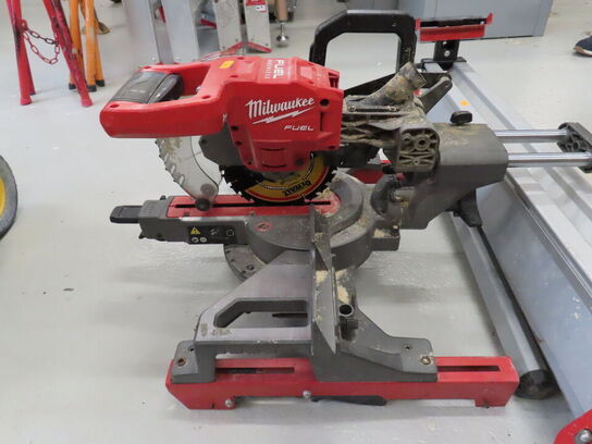 Kap-/gerringssav med arbejdsstation, MILWAUKEE