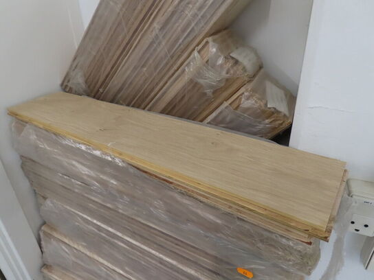 ca. 20 m2. massive gulvbrædder