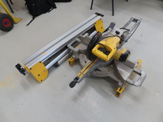 Kap-/gerringssav med arbejdsstation, DEWALT 