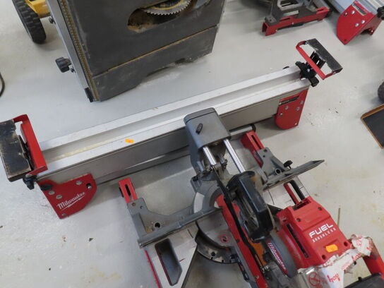 Kap-/gerringssav med arbejdsstation, MILWAUKEE