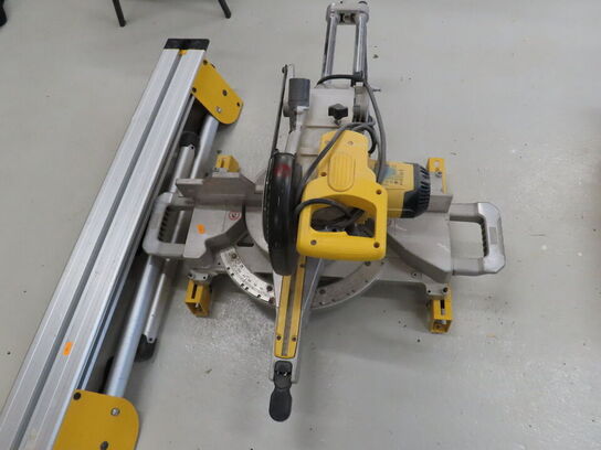 Kap-/gerringssav med arbejdsstation, DEWALT 