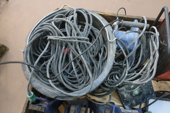 Varmeblæser, lamper, autobukke, ledninger  m.m. 