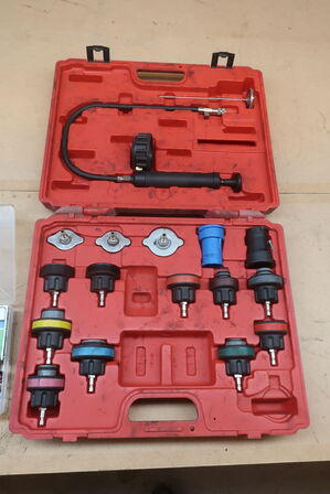 Kølertrykprøvesæt og ventilsæt